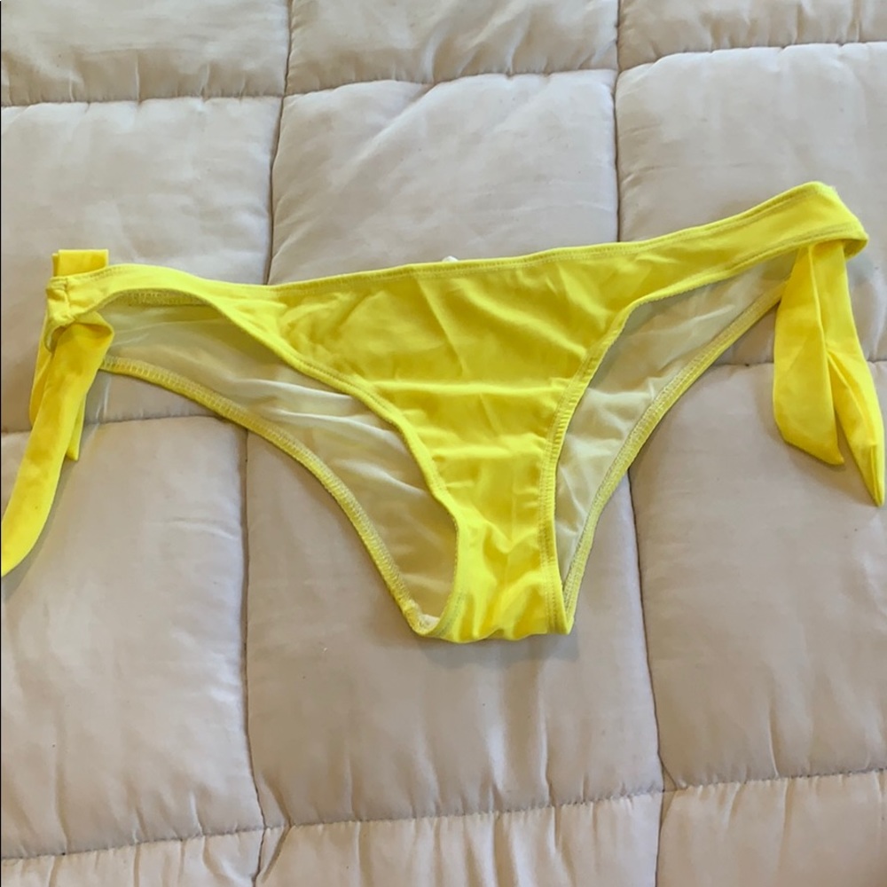 ✨2 for 10✨or✨3 for 15✨ Cute yellow bikini bottoms